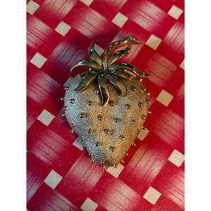 Vintage Crown Trifari Strawberry Brooch Signed Gold Tone Puffy